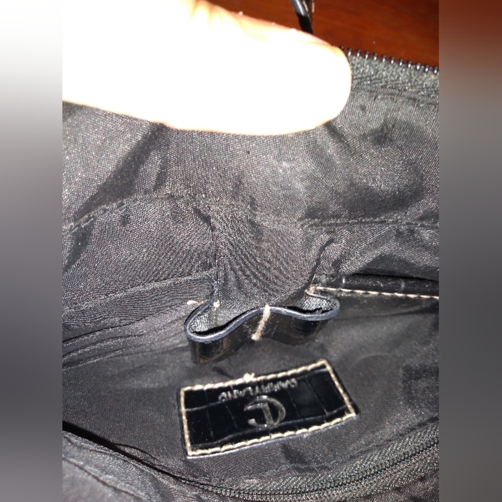 Black Patent Leather Carryland Shoulder bag, Crocodile Pattern, Single S… - Picture 4 of 6
